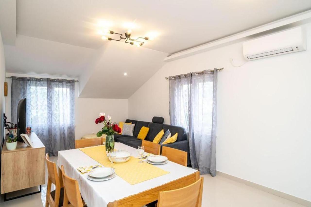 Apartment Matej Mokošica Esterno foto