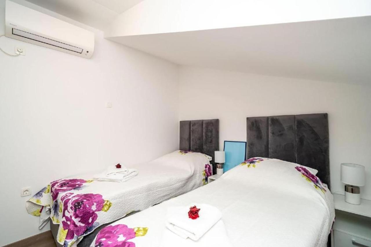Apartment Matej Mokošica Esterno foto
